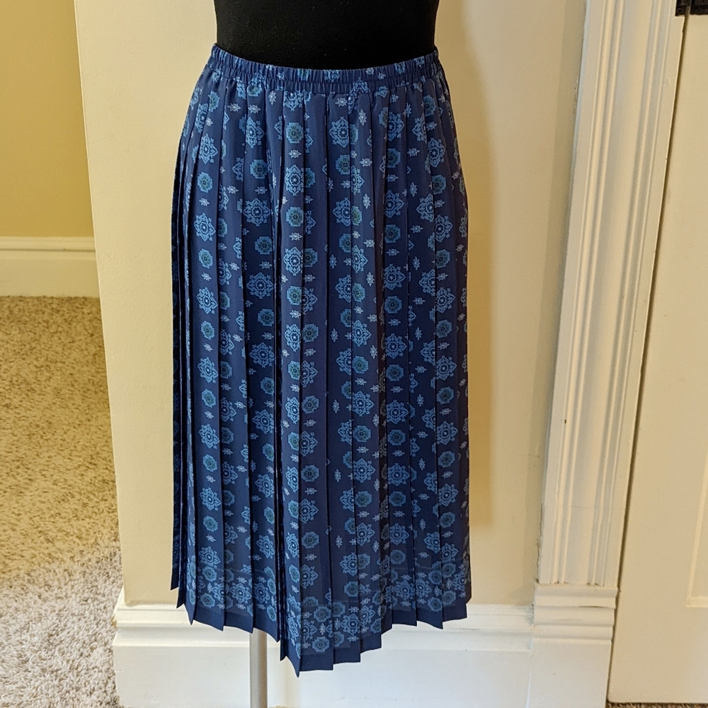 Vintage Leslie Fay Petites dark blue print pleated skirt size Large